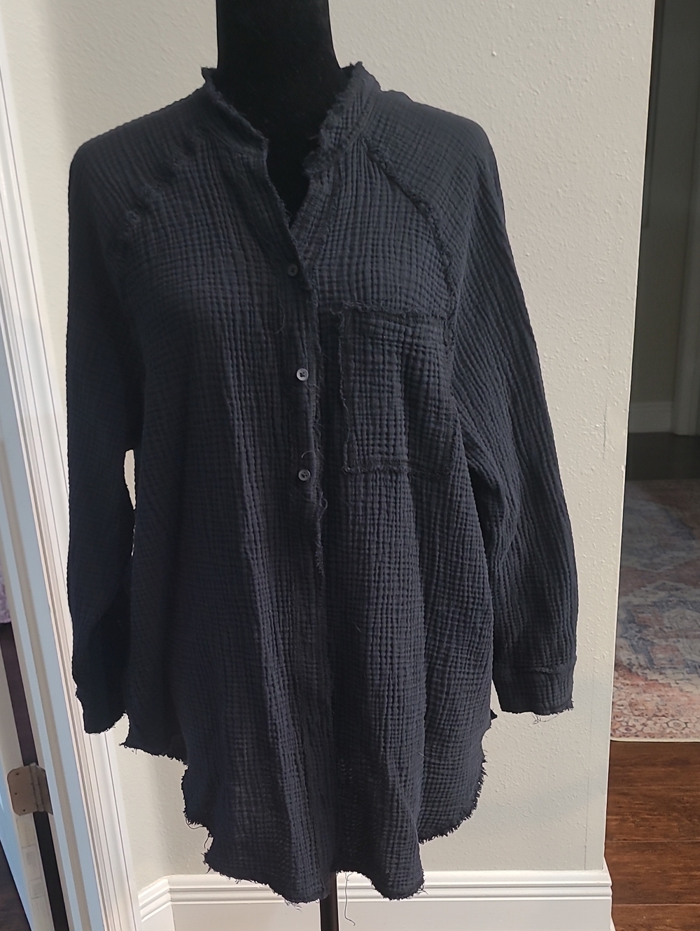 aerie Black Gause Textured Long-Sleeve Button Down Shirt Size M